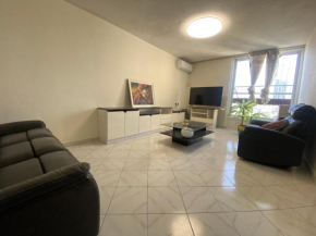 Great vintage apartment with 2 Br and lift